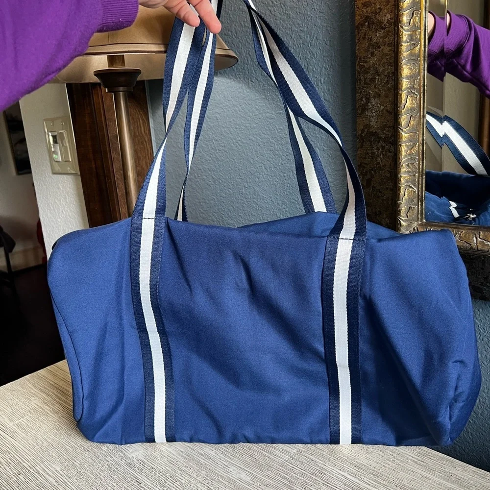 🆕 Tommy Bahama Navy Duffel Bag with White Accents